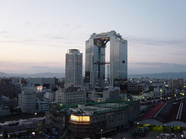 Umeda_Sky_Building_Osaka_main-700x500